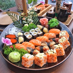 Một đĩa sushi đẹp mắt