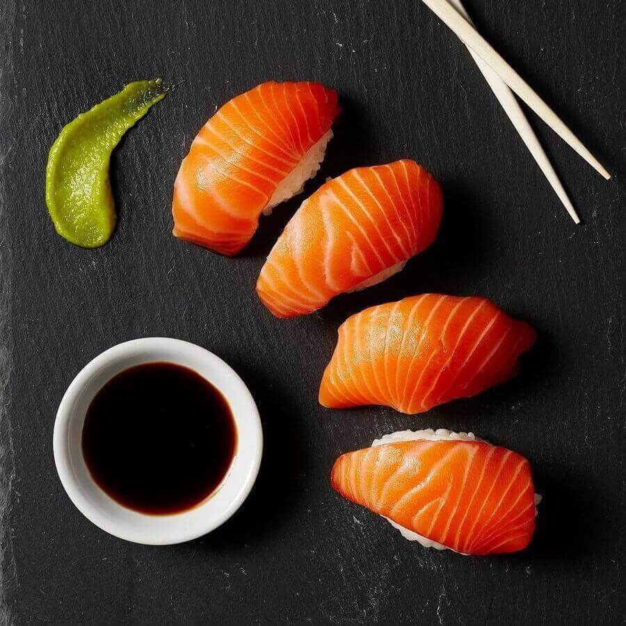 Cách làm sushi cá hồi đơn giản tại nhà